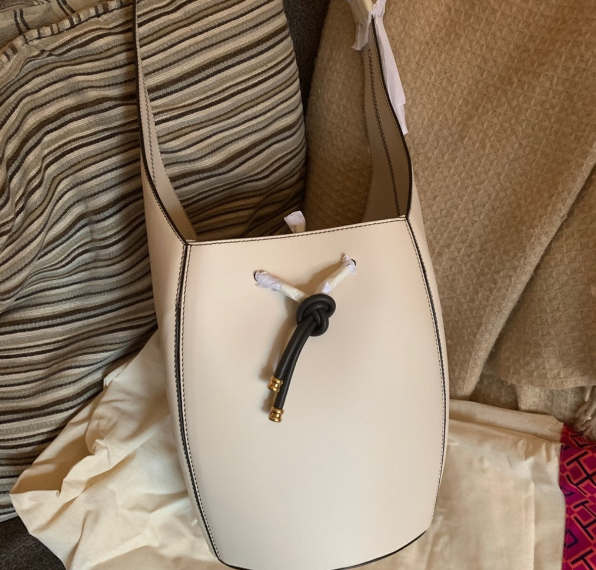 Authentic TORY BURCH CALF leather drawstrings bucket bag Ruby Luxury
