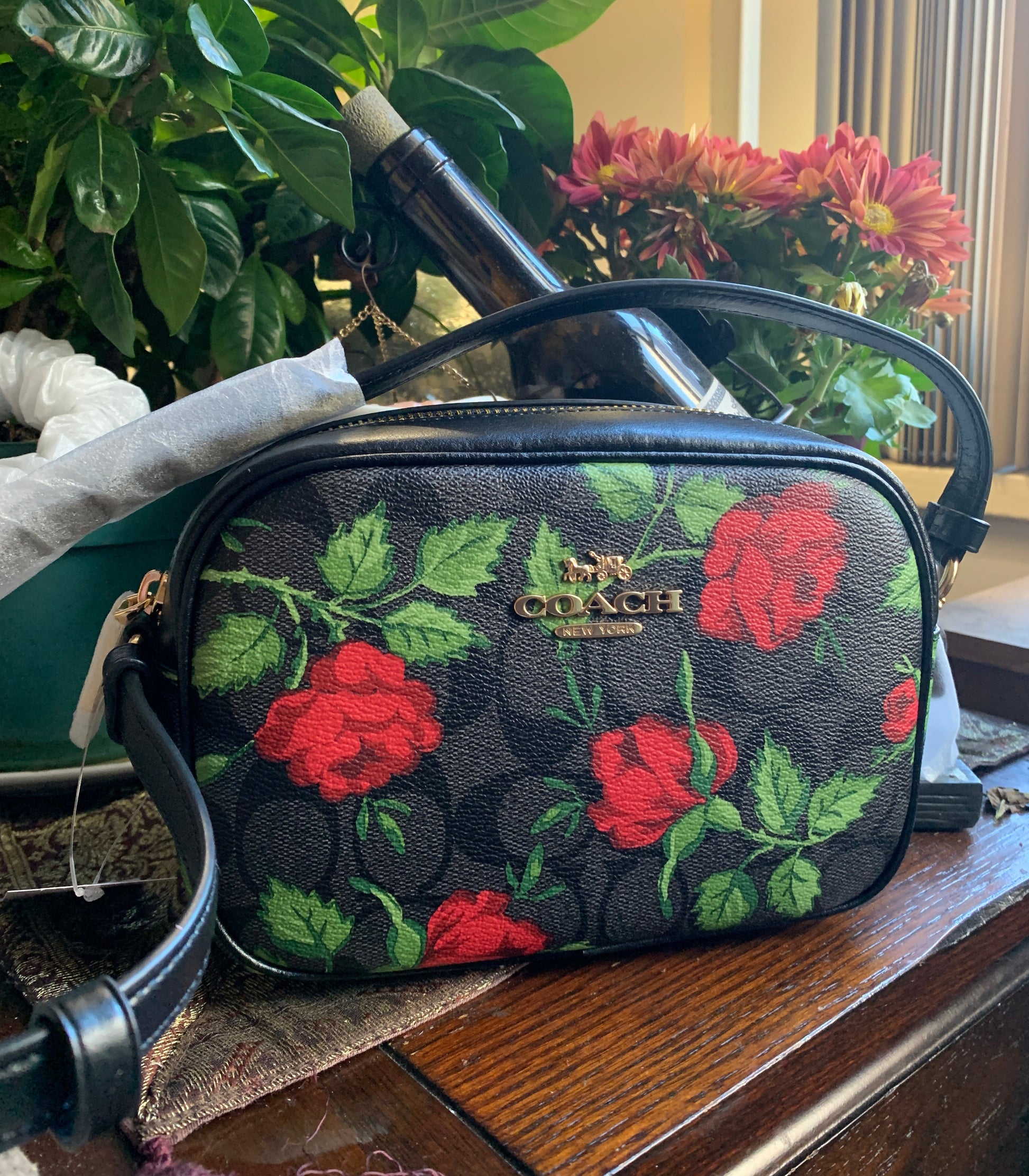 Authentic COACH Limited edition Snowwhite Leather/floral coated zip top Crosby Ruby Luxury