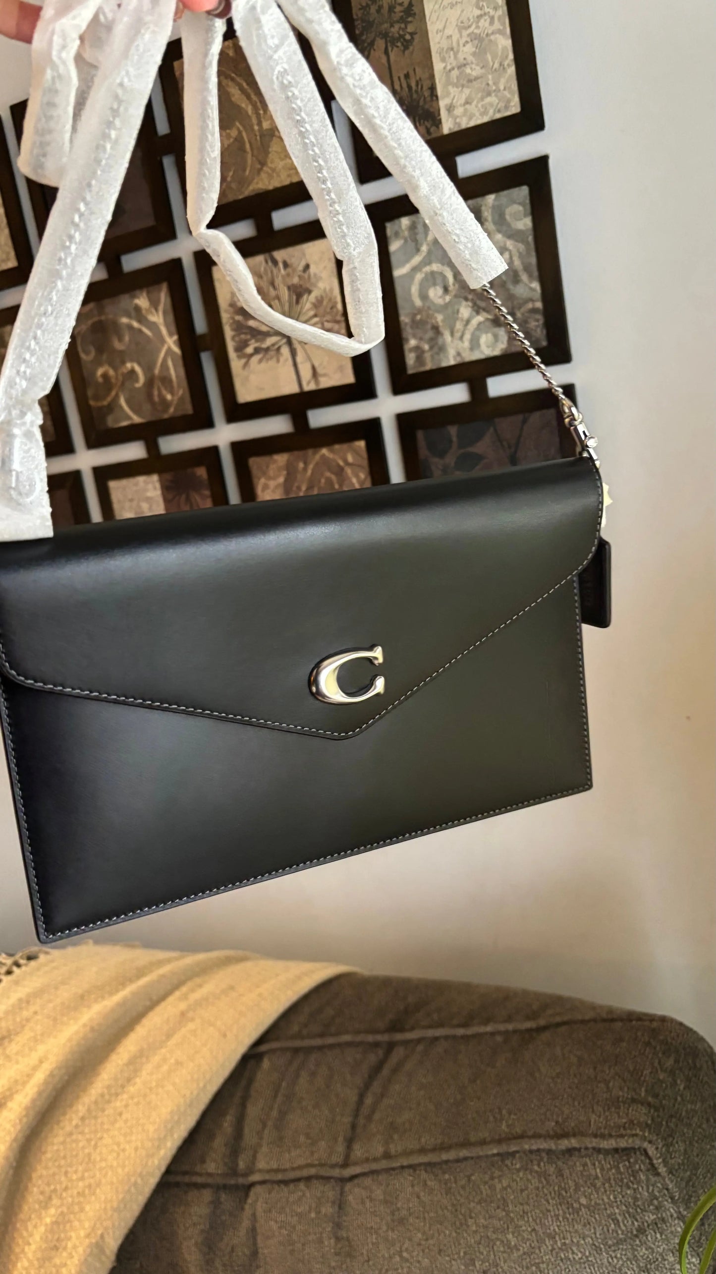Authentic Coach 1941 black smooth Leather flap magnetic closure Clutch/Crossbody Ruby Luxury