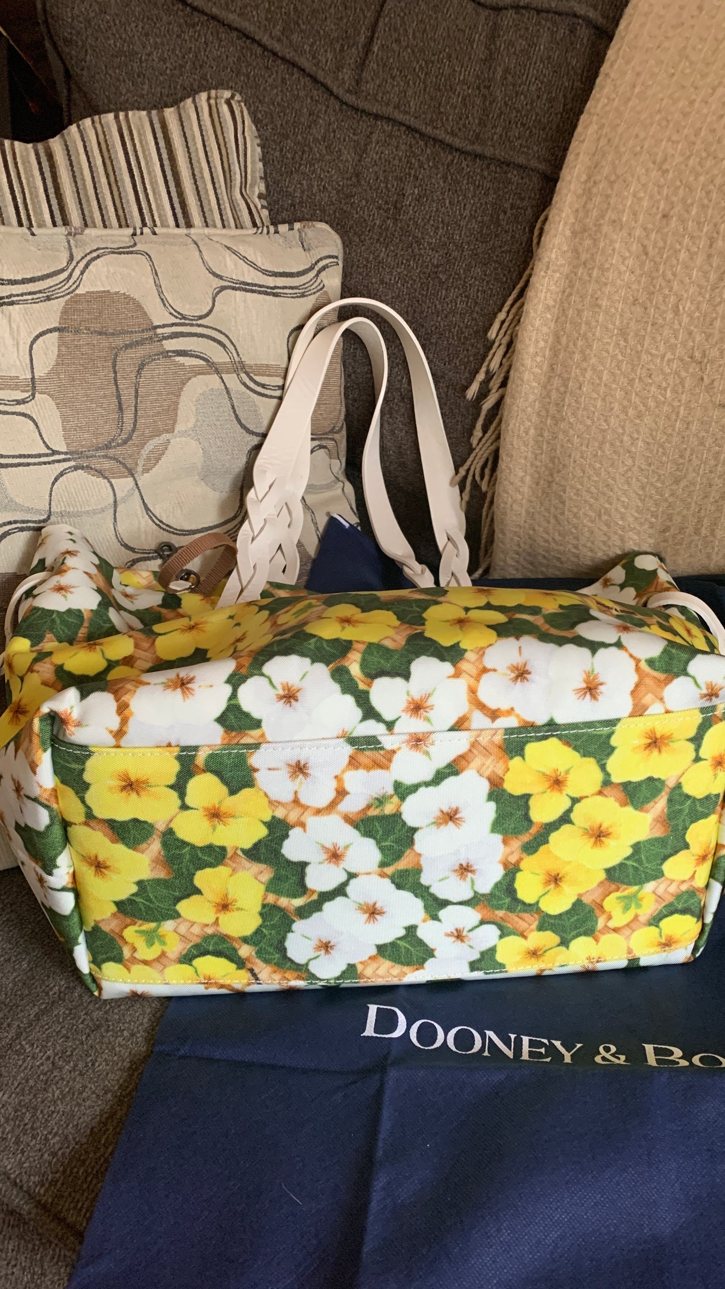 Authentic DOONEY & BOURKE Daisies floral Canvas/leather snap closure tote 
New with tag Ruby Luxury