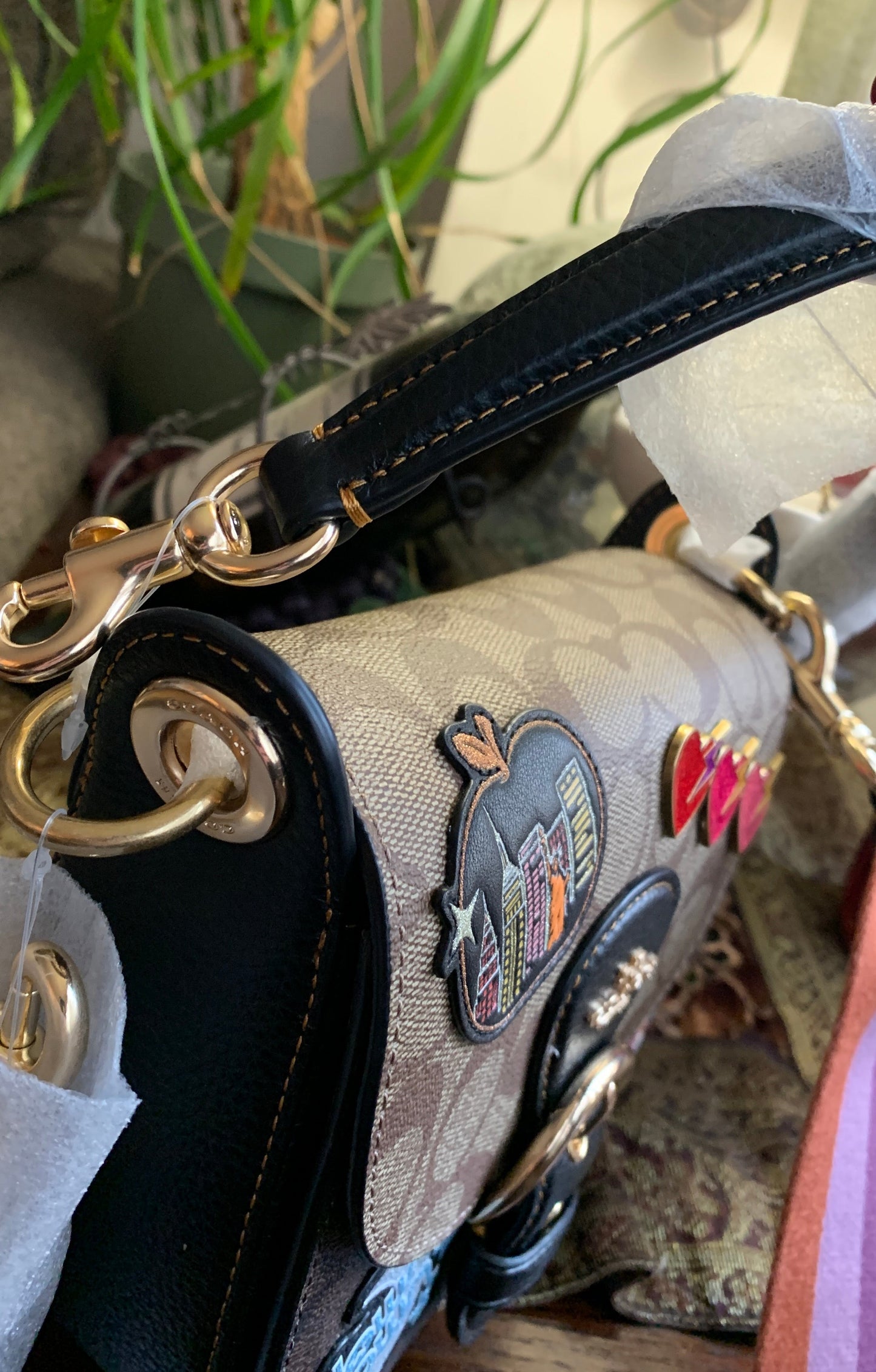Authentic COACH SIGNATURE LEATHER DISNEY FLAP SNAP CLOSURE SHOULDER/CROSSBODY Ruby Luxury