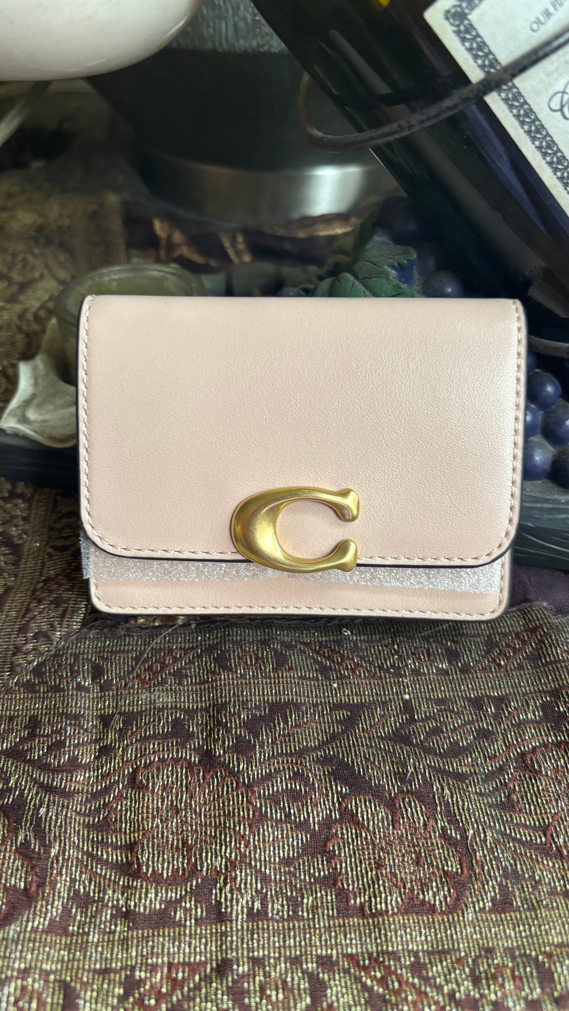 Authentic Coach 1941 leather Tan and Gold Card magnetic Flap wallet Ruby Luxury