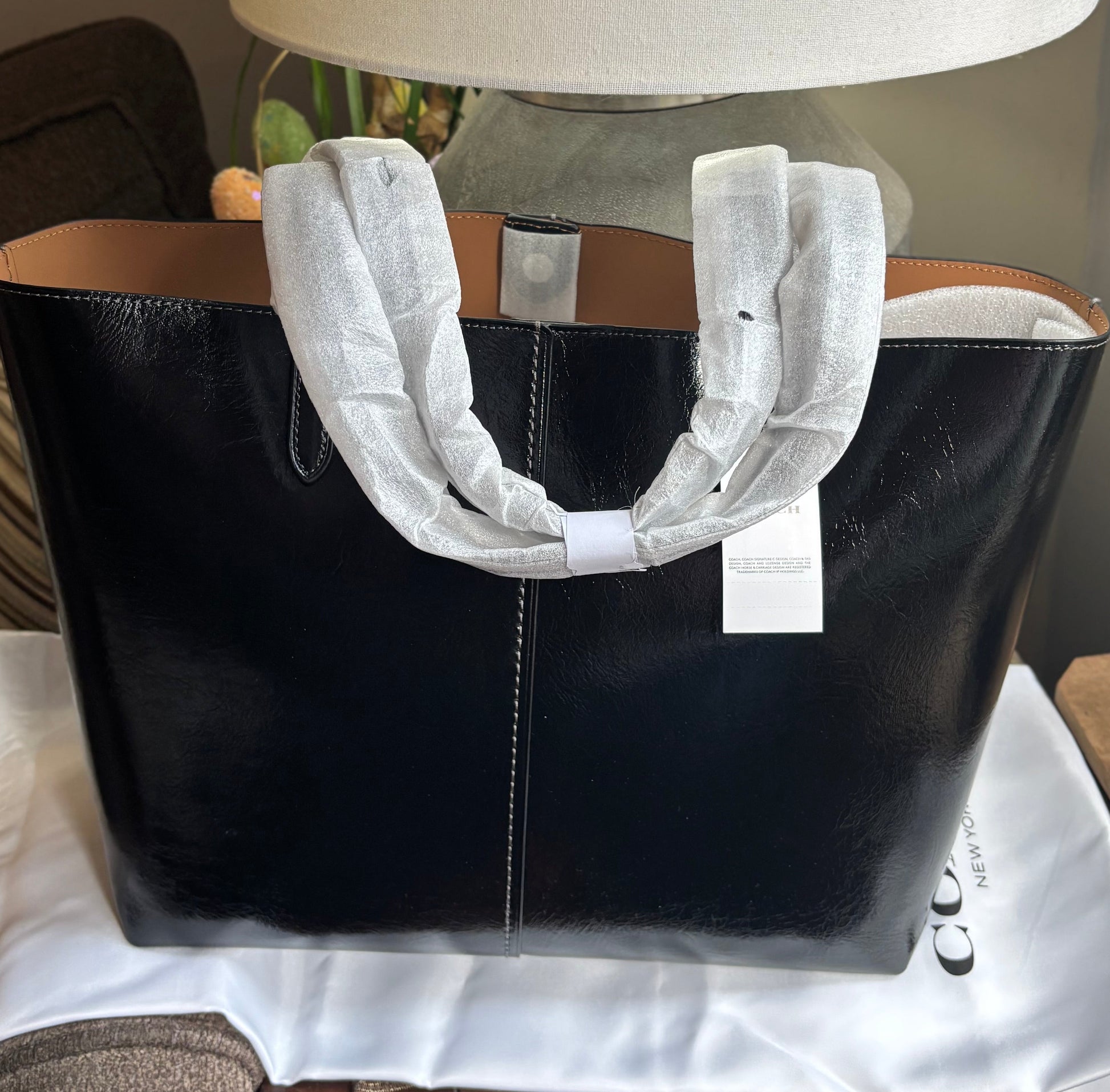 Authentic COACH 1941 patent Leather magnetic closure large Tote Bag Ruby Luxury