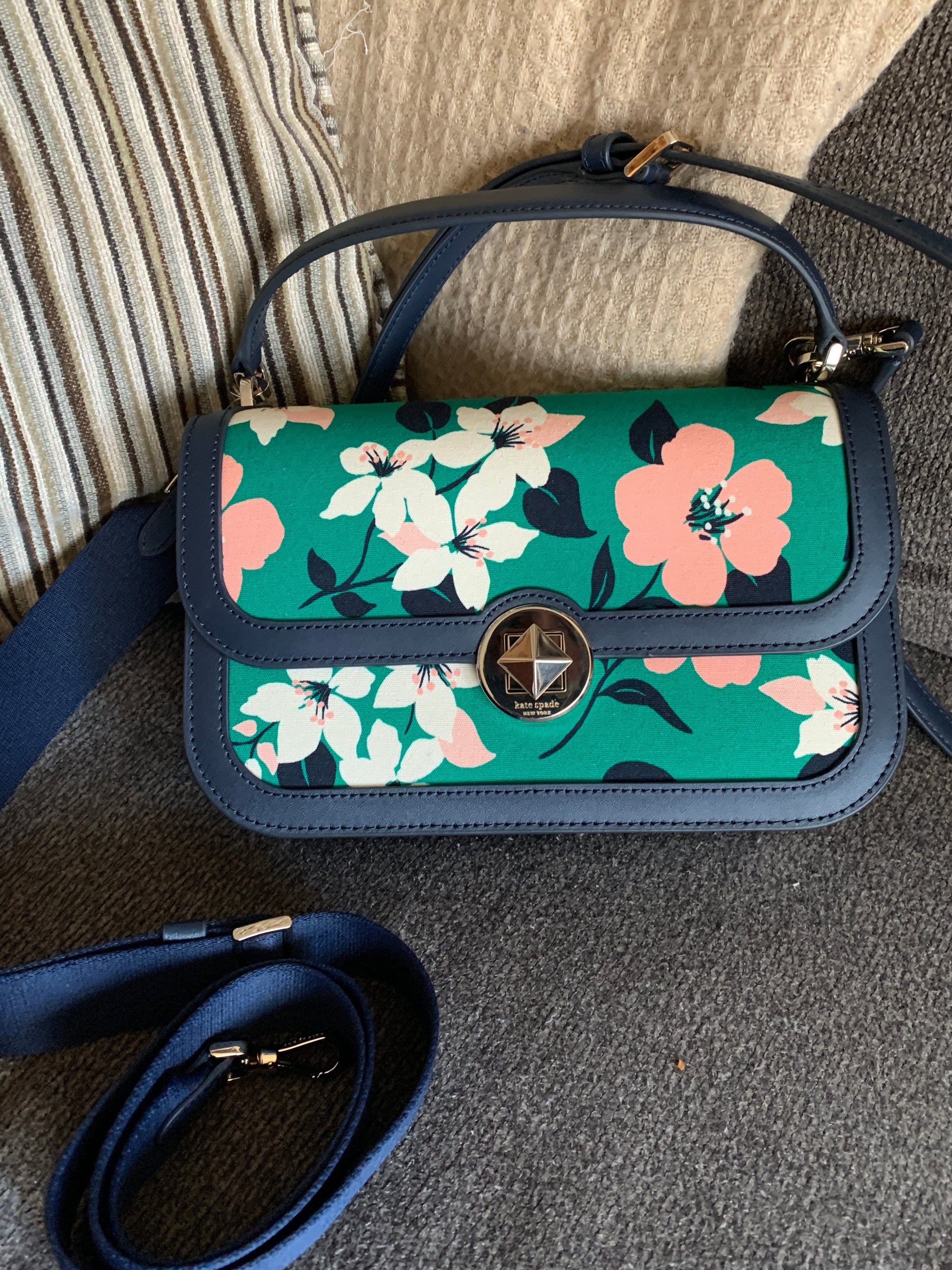 Authentic KATE SPADE Leather/Floral canvas turnlock flap Crosby w 2 straps Ruby Luxury