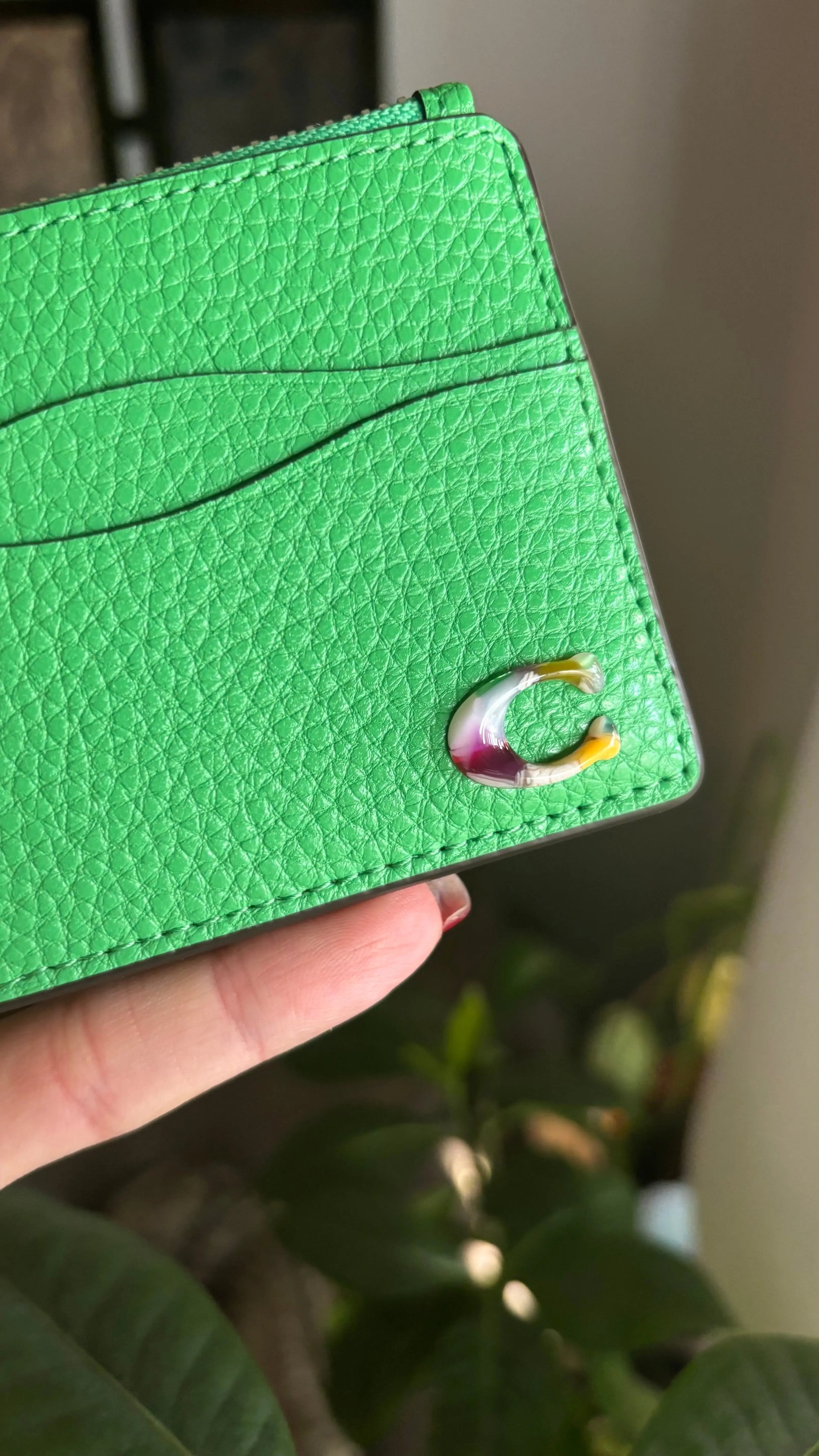 Authentic COACHTOPIA Green Leather zip top Card Holder with keychain Ruby Luxury