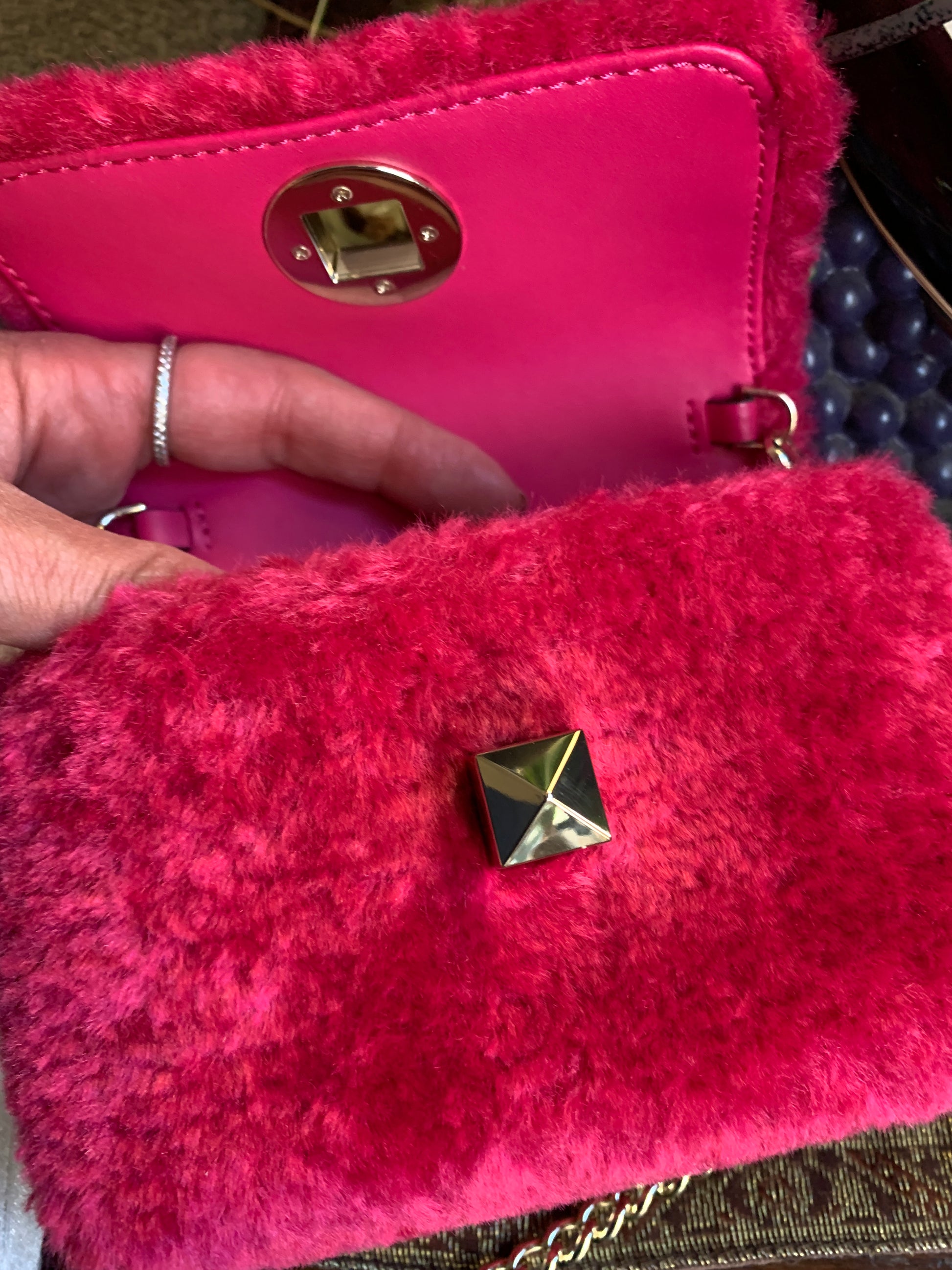 Authentic KATE SPADE FAUX FUR TURNLOCK Small CLUTCH/Crossbody Ruby Luxury