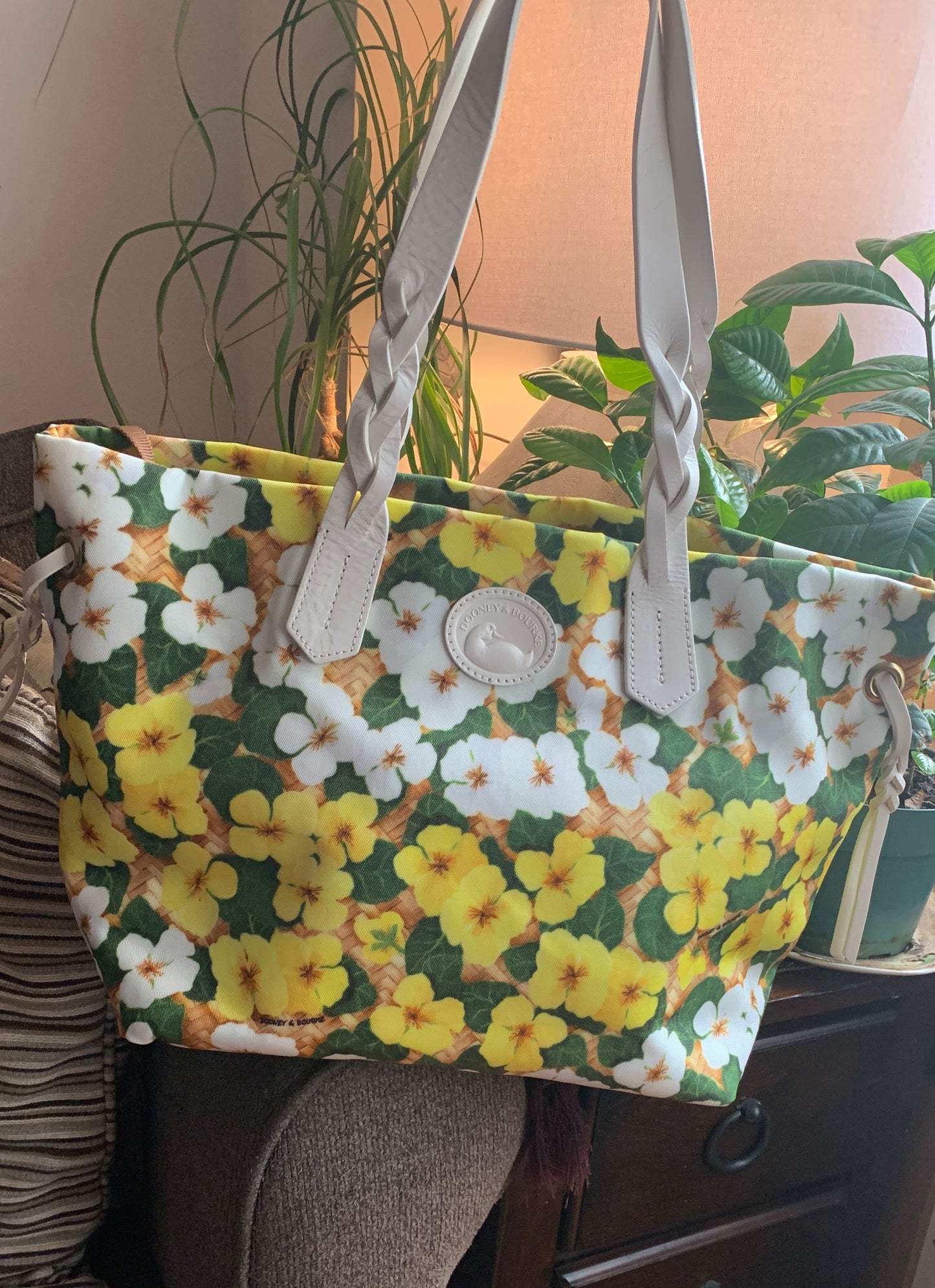 Authentic DOONEY & BOURKE Daisies floral Canvas/leather snap closure tote 
New with tag Ruby Luxury