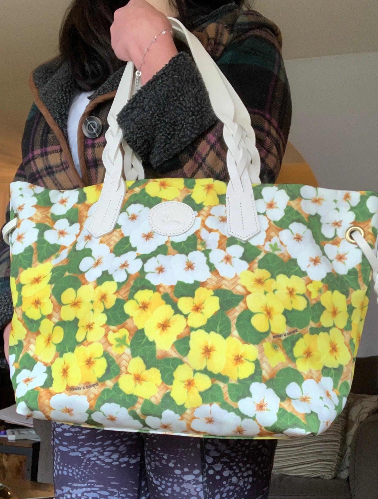 Authentic DOONEY & BOURKE Daisies floral Canvas/leather snap closure tote 
New with tag Ruby Luxury