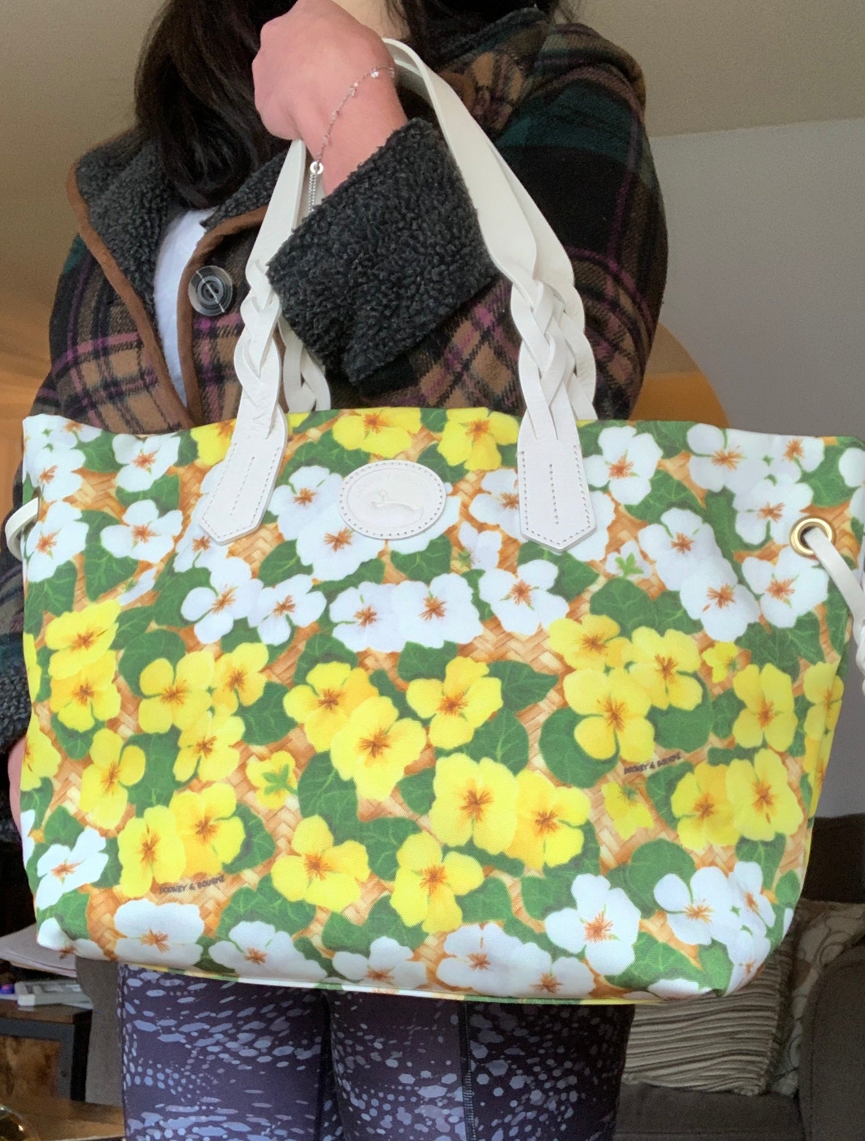 Authentic DOONEY & BOURKE Daisies floral Canvas/leather snap closure tote 
New with tag Ruby Luxury