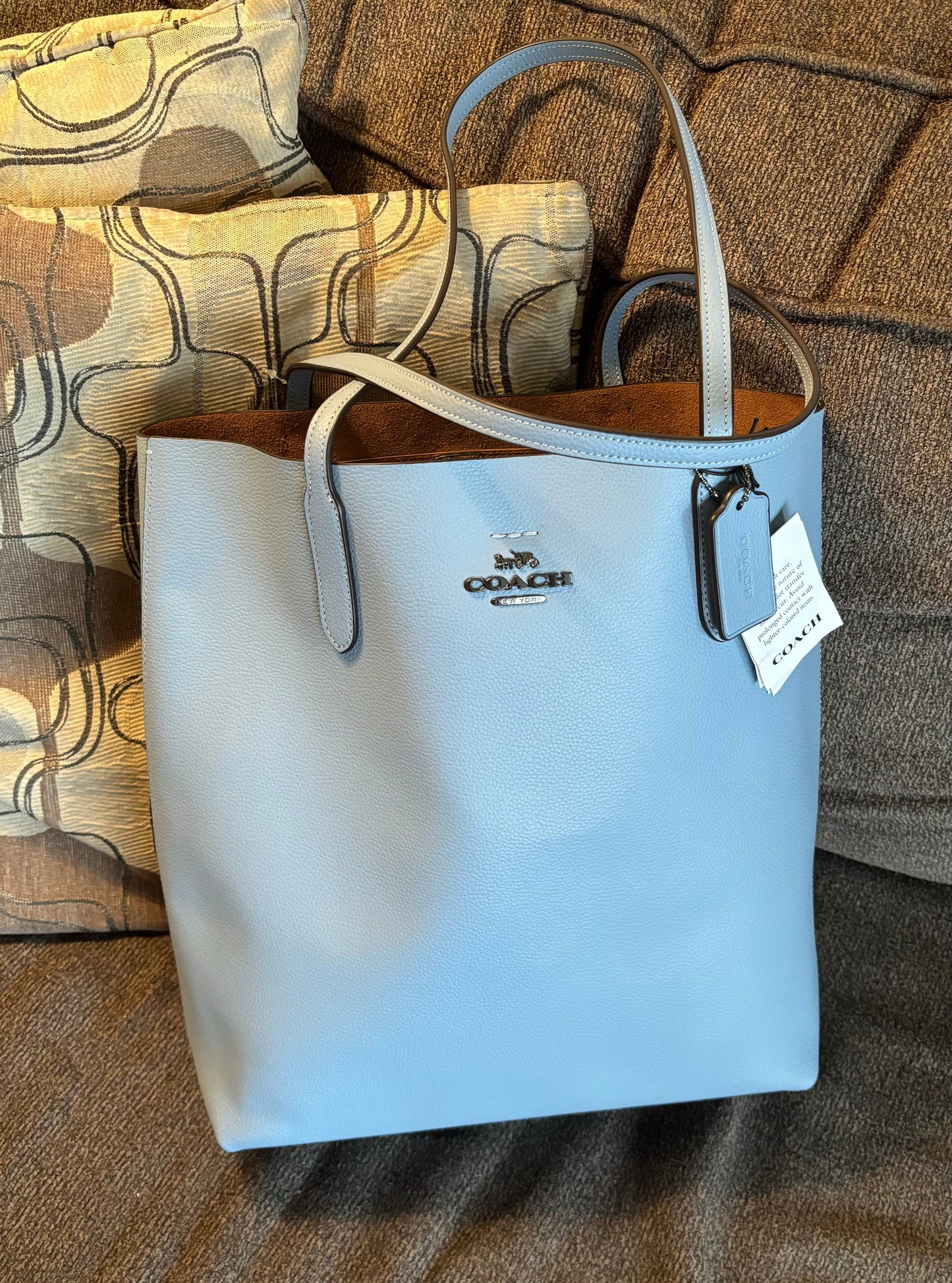 Authentic COACH Pebbled leather/suede snap long Tote
New with tags Ruby Luxury