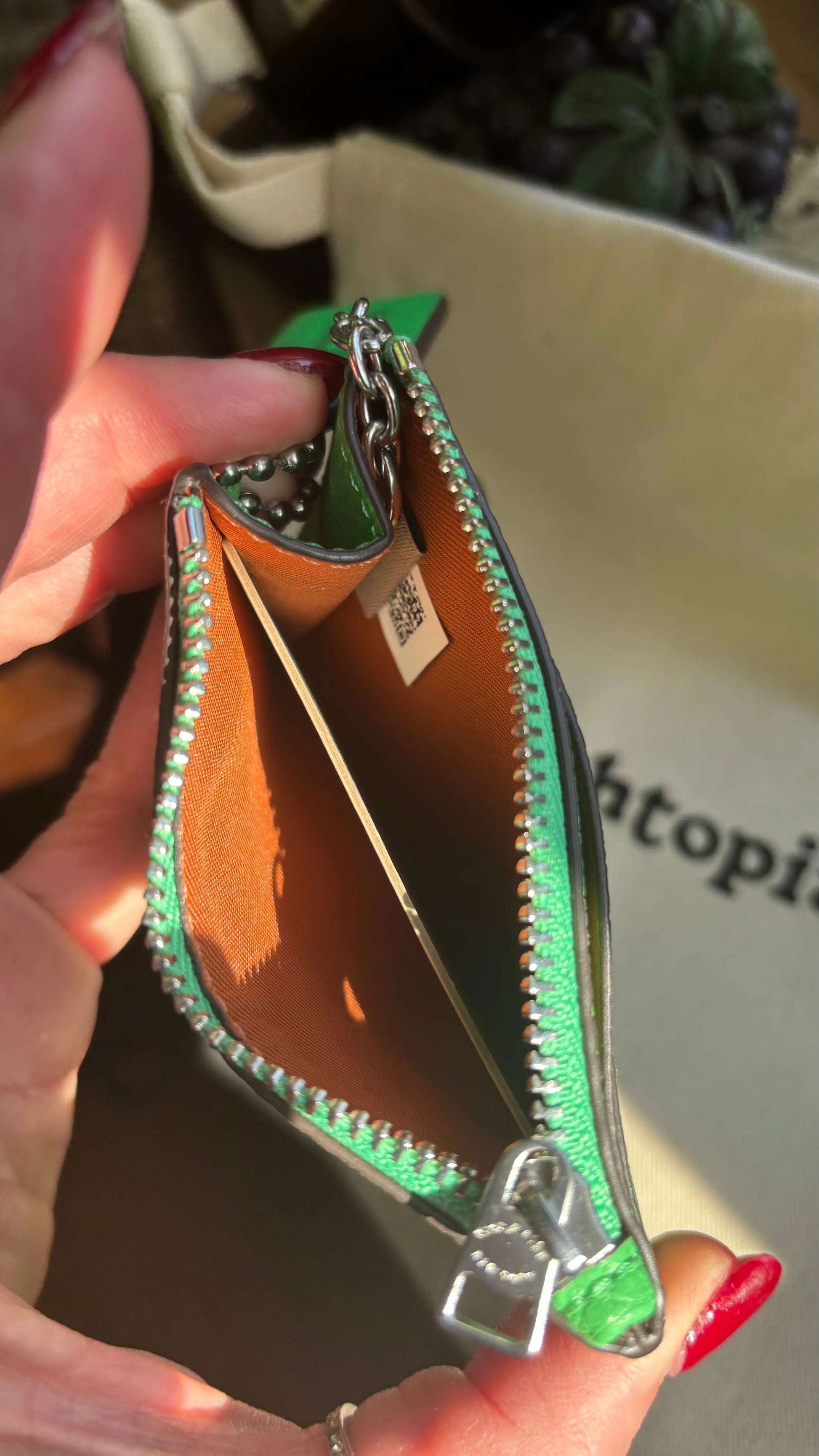 Authentic COACHTOPIA Green Leather zip top Card Holder with keychain Ruby Luxury