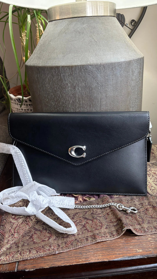 Authentic Coach 1941 black smooth Leather flap magnetic closure Clutch/Crossbody Ruby Luxury