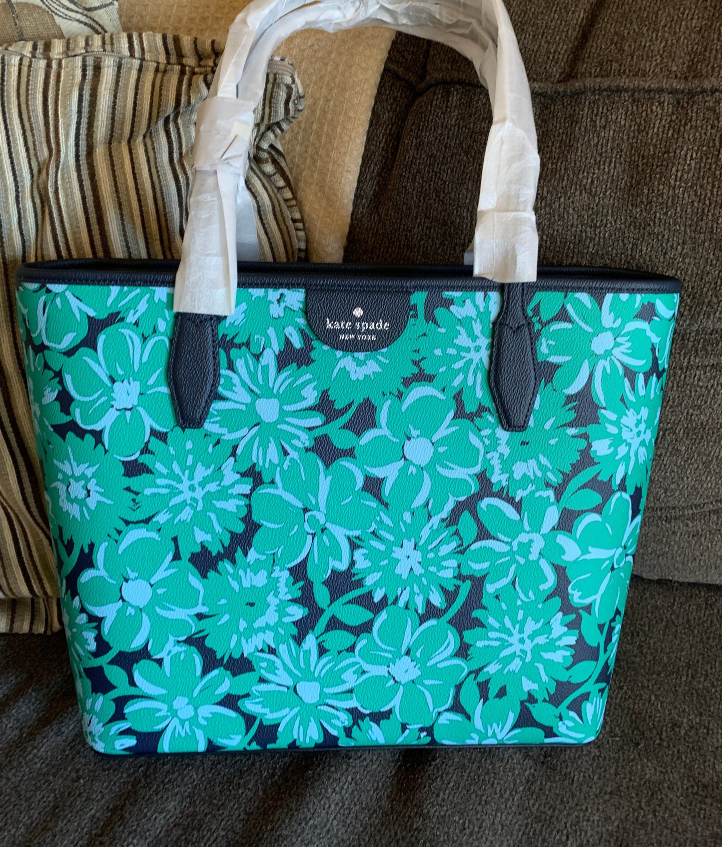 Authentic KATE SPADE FLORAL Zip top tote Ruby Luxury