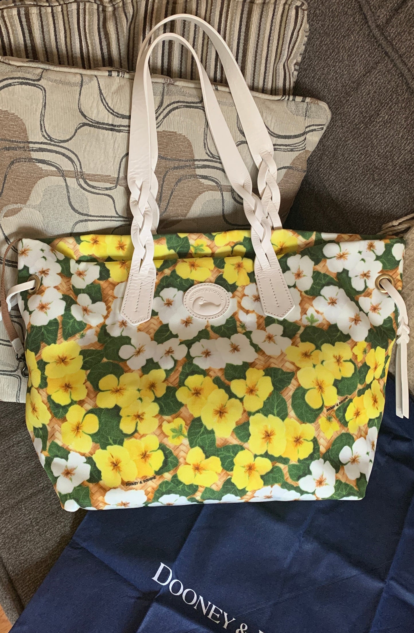 Authentic DOONEY & BOURKE Daisies floral Canvas/leather snap closure tote 
New with tag Ruby Luxury