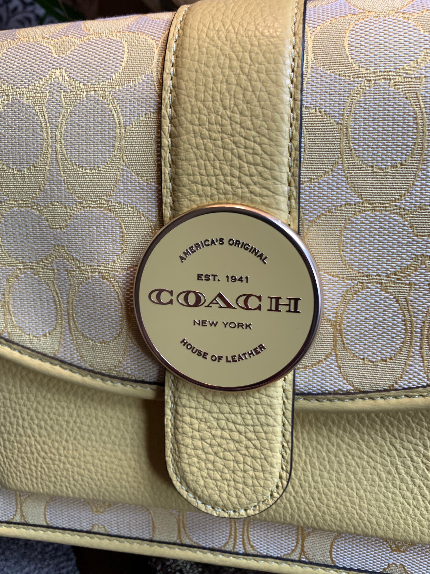 Authentic COACH Leather /signature jacquard canvas flap Crossbody
New with tags Ruby Luxury