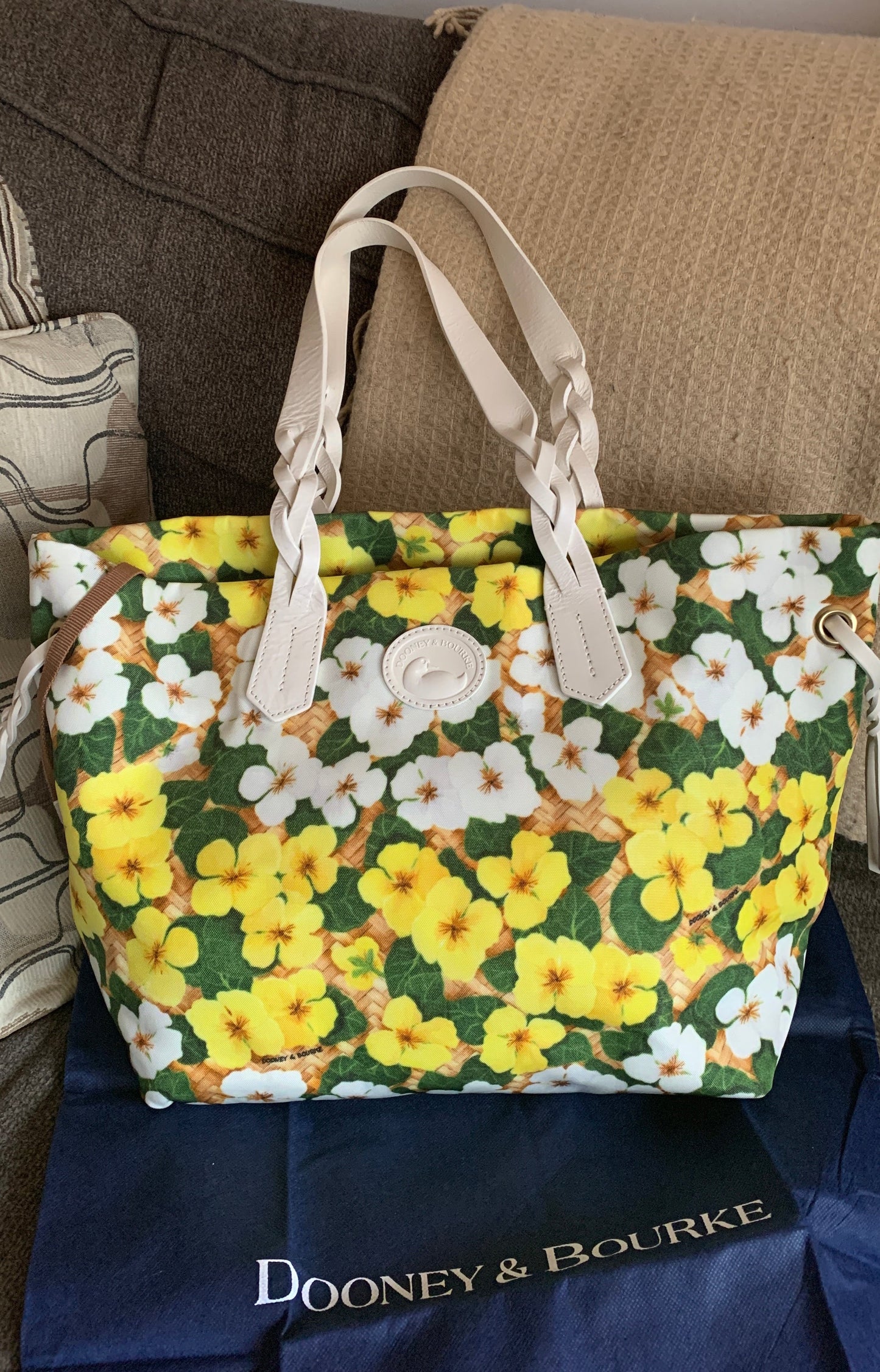 Authentic DOONEY & BOURKE Daisies floral Canvas/leather snap closure tote 
New with tag Ruby Luxury