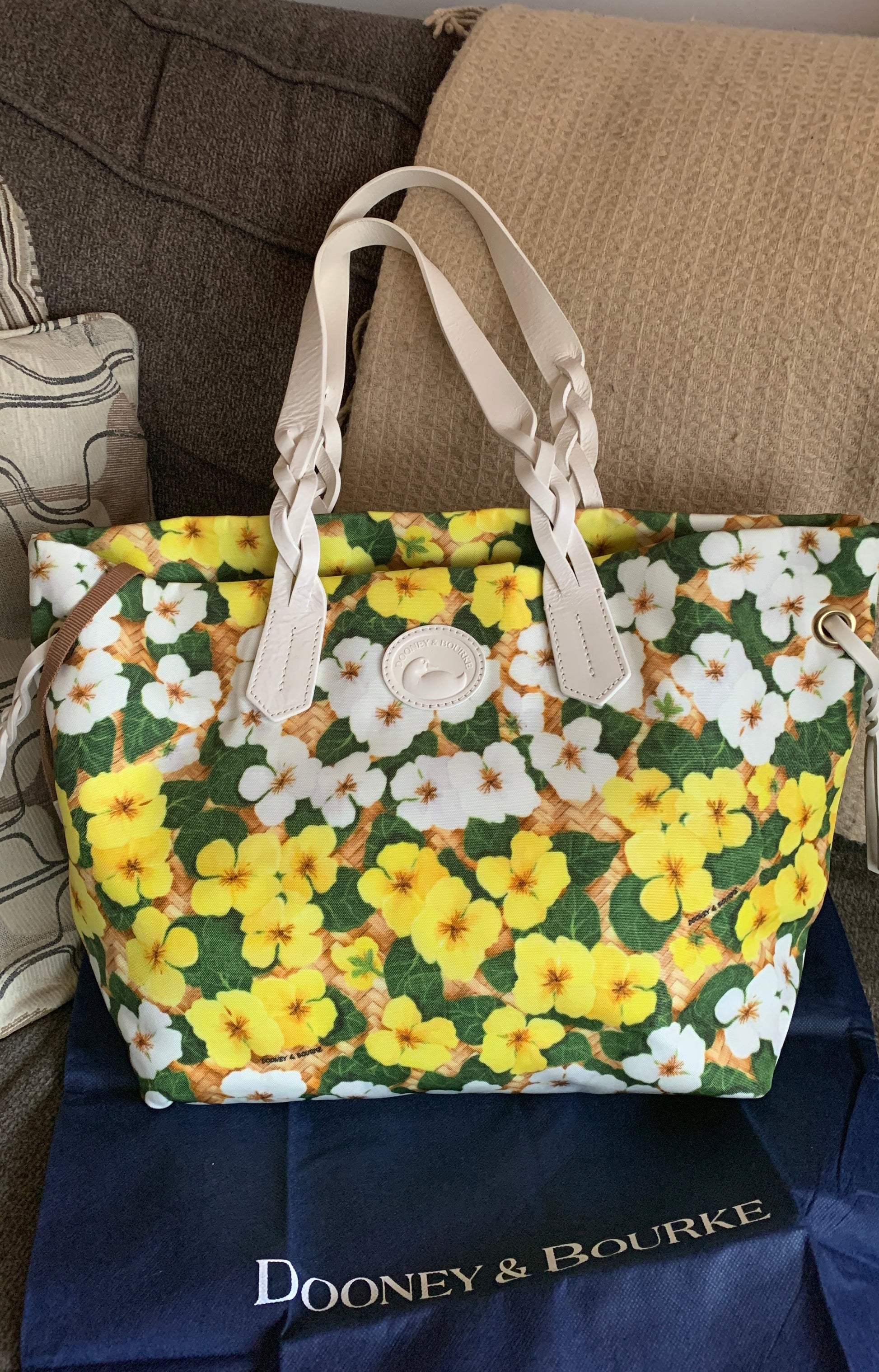 Authentic DOONEY & BOURKE Daisies floral Canvas/leather snap closure tote 
New with tag Ruby Luxury