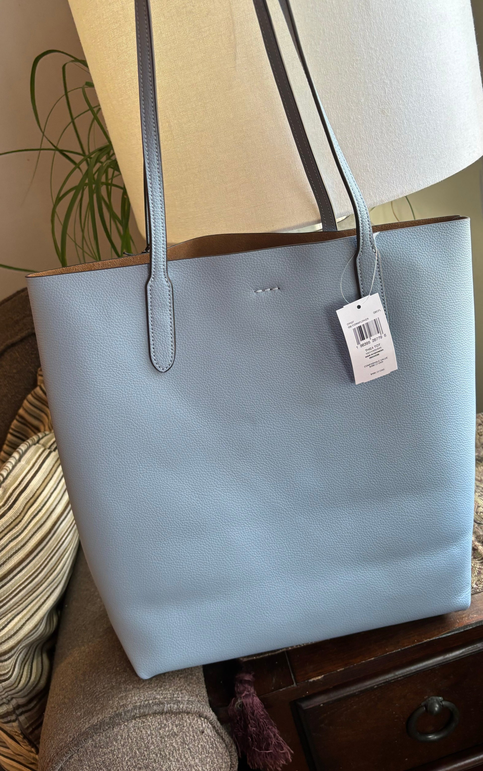 Authentic COACH Pebbled leather/suede snap long Tote
New with tags Ruby Luxury