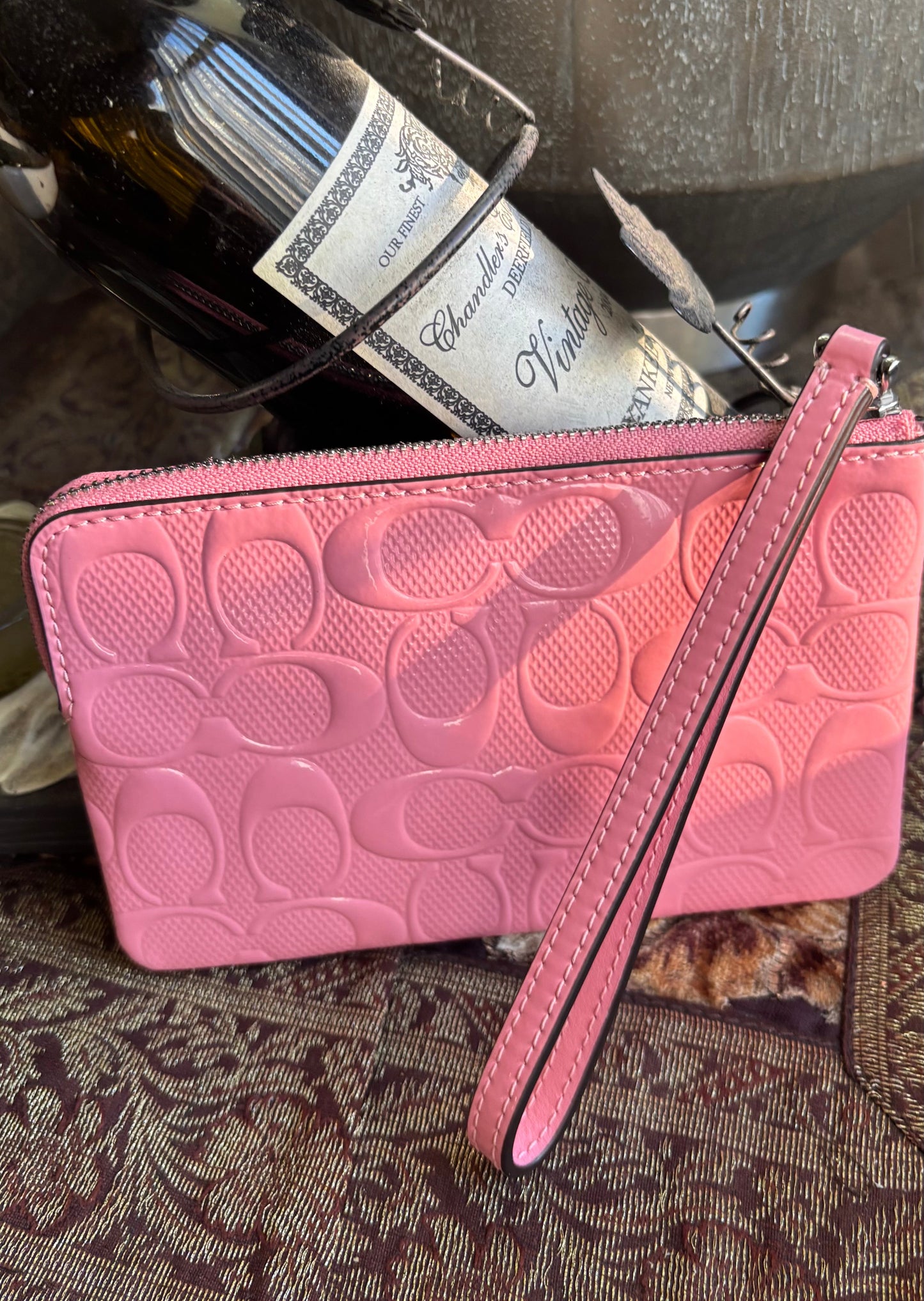 Authentic COACH patent signature leather zip top wristlet with a heart charm  New with tags - Ruby Luxury