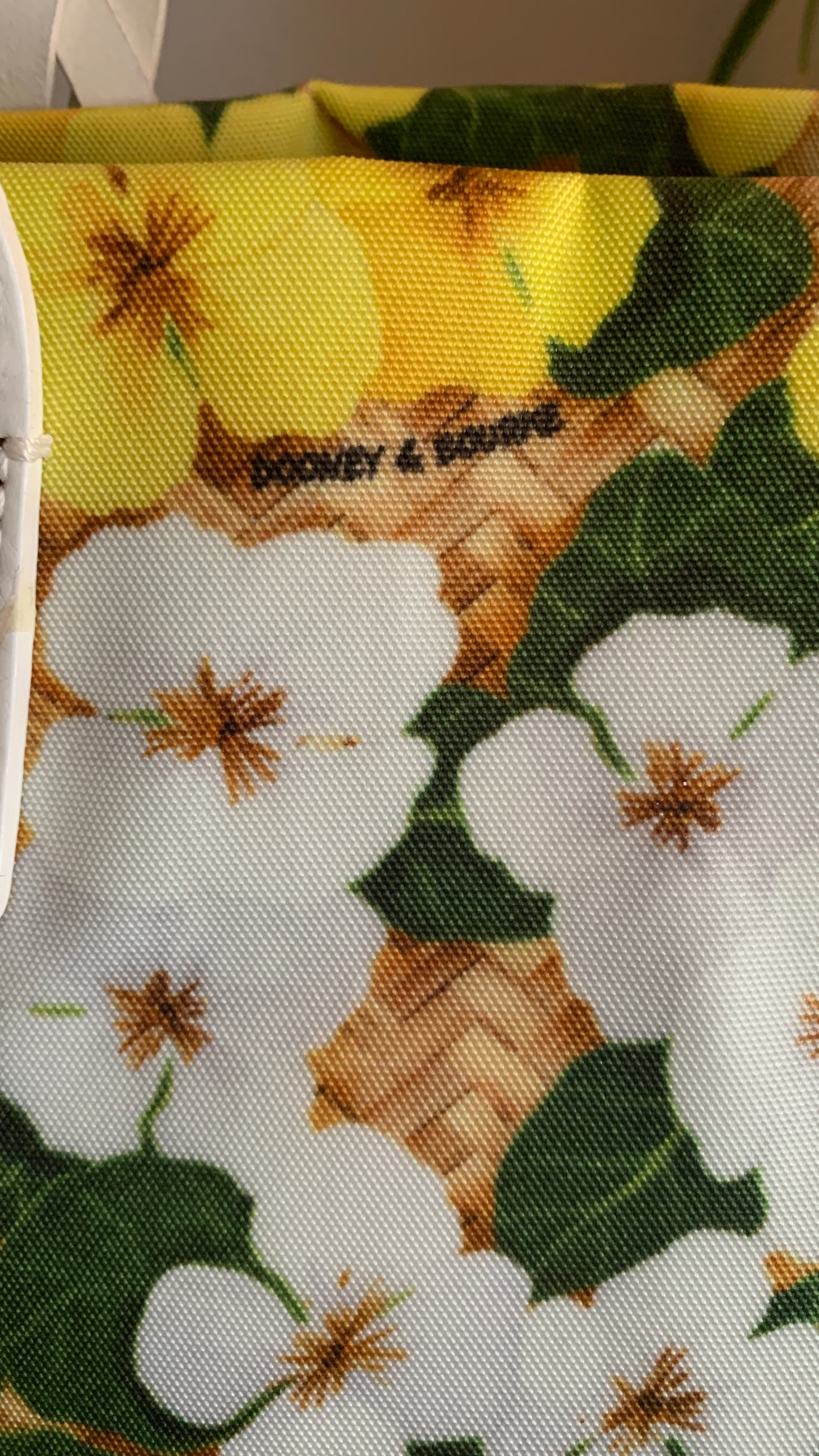 Authentic DOONEY & BOURKE Daisies floral Canvas/leather snap closure tote 
New with tag Ruby Luxury