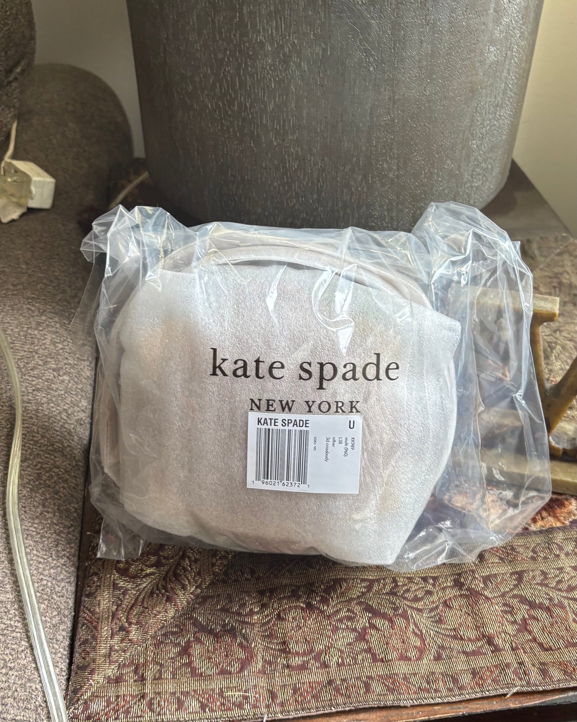 Authentic Kate spade Leather Burger zip around embellished Crossbody Ruby Luxury