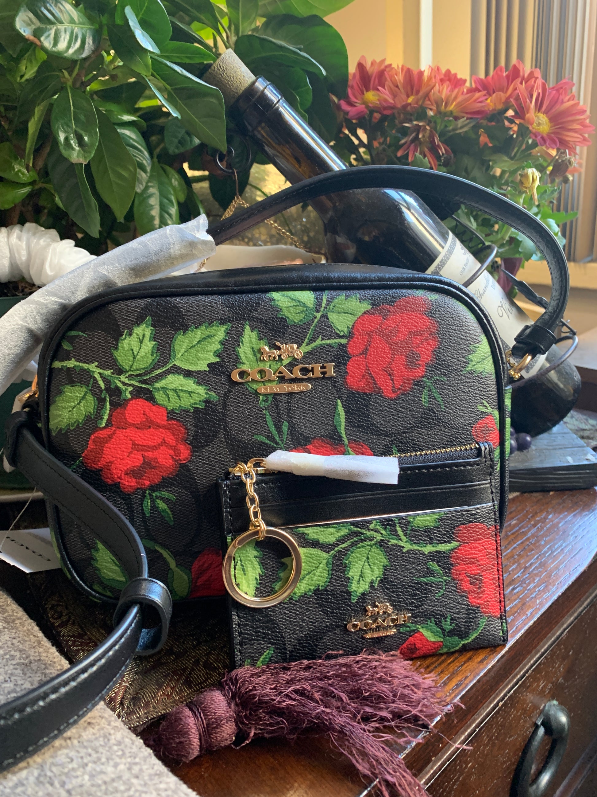 Authentic COACH Limited edition Snowwhite Leather/floral coated zip top Crosby Ruby Luxury