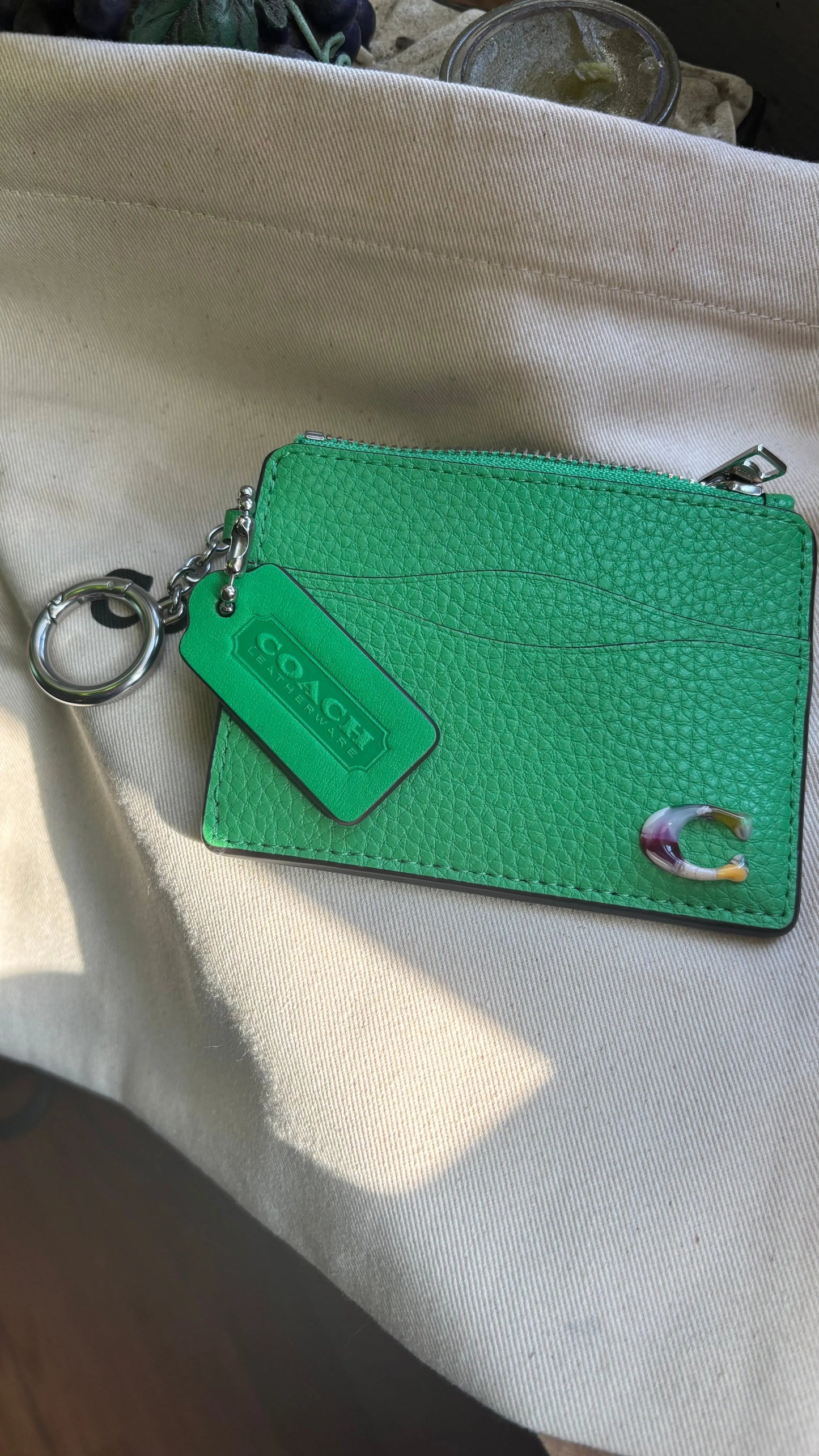 Authentic COACHTOPIA Green Leather zip top Card Holder with keychain Ruby Luxury