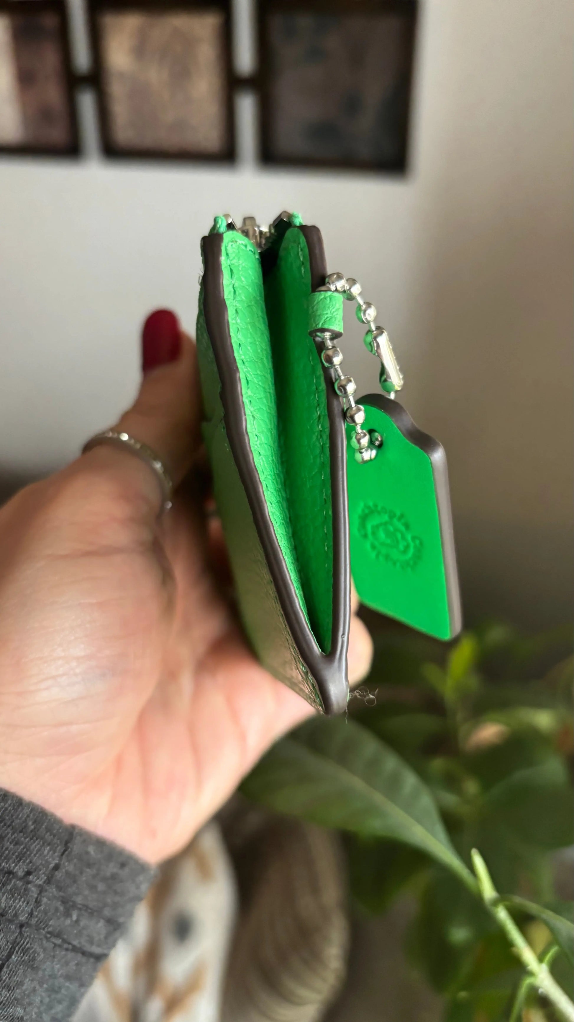 Authentic COACHTOPIA Green Leather zip top Card Holder with keychain Ruby Luxury