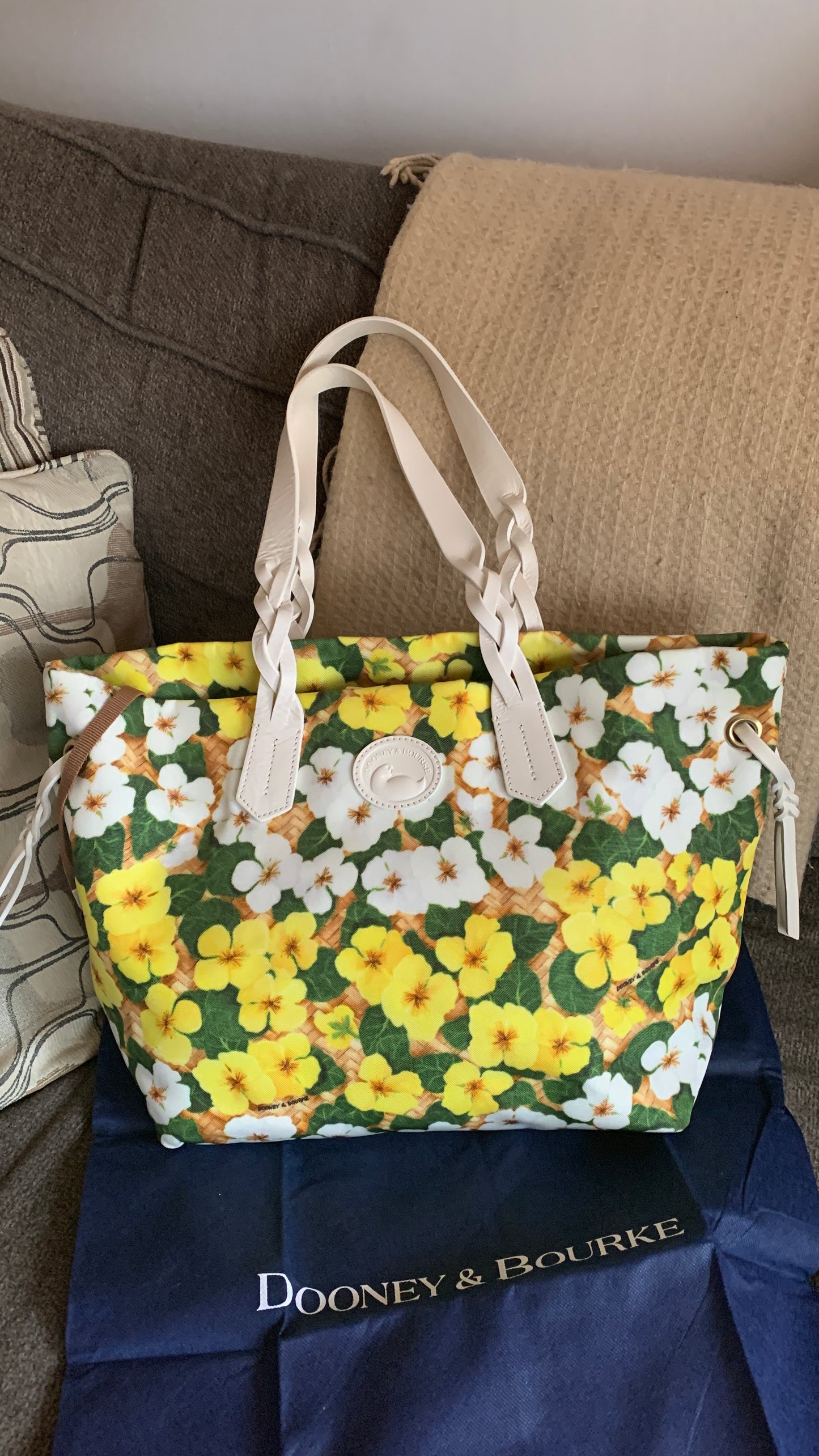 Authentic DOONEY & BOURKE Daisies floral Canvas/leather snap closure tote 
New with tag Ruby Luxury