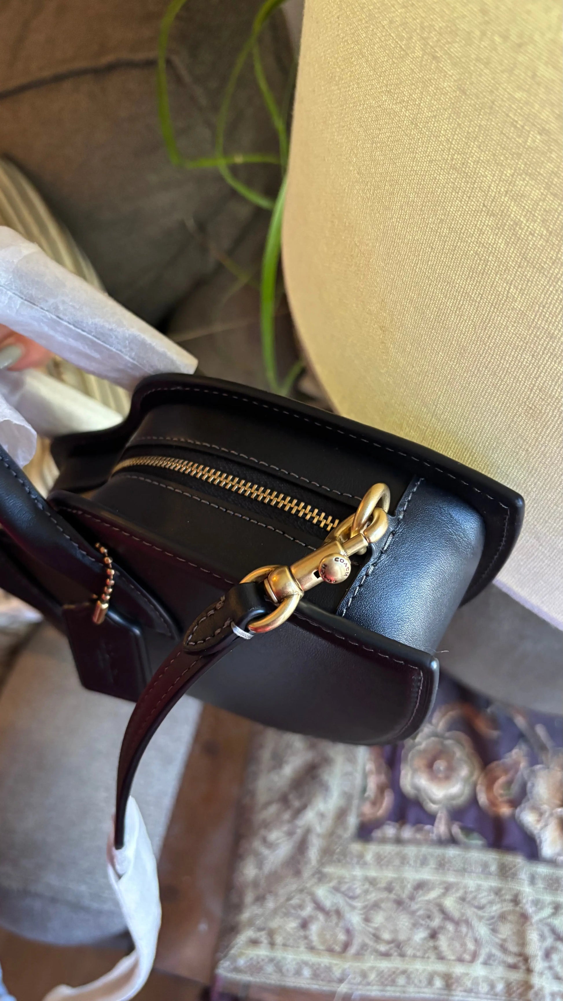 Authentic COACH 1941 Glovetanned leather zip top closure lip shape Ruby Luxury