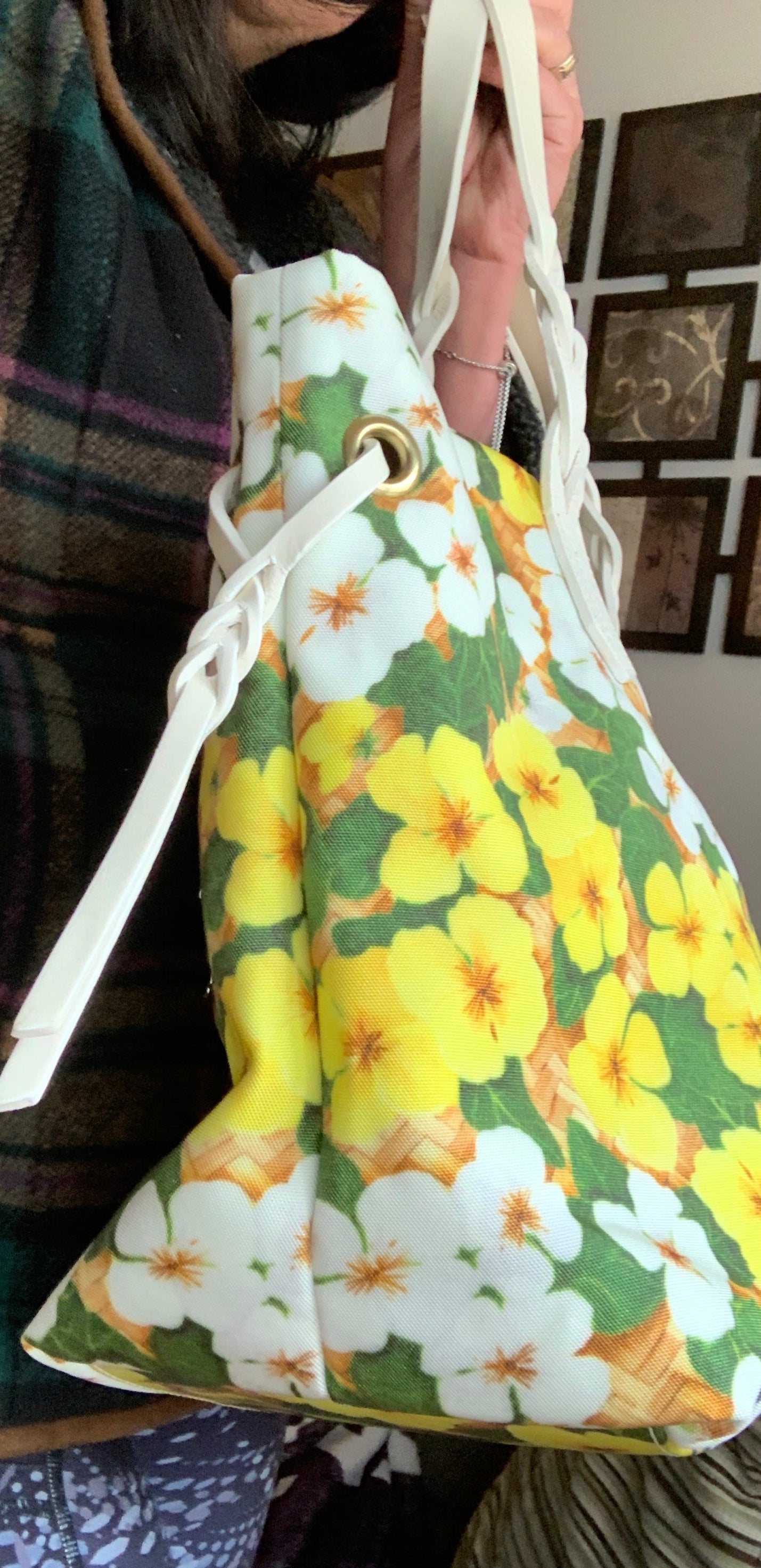 Authentic DOONEY & BOURKE Daisies floral Canvas/leather snap closure tote 
New with tag Ruby Luxury