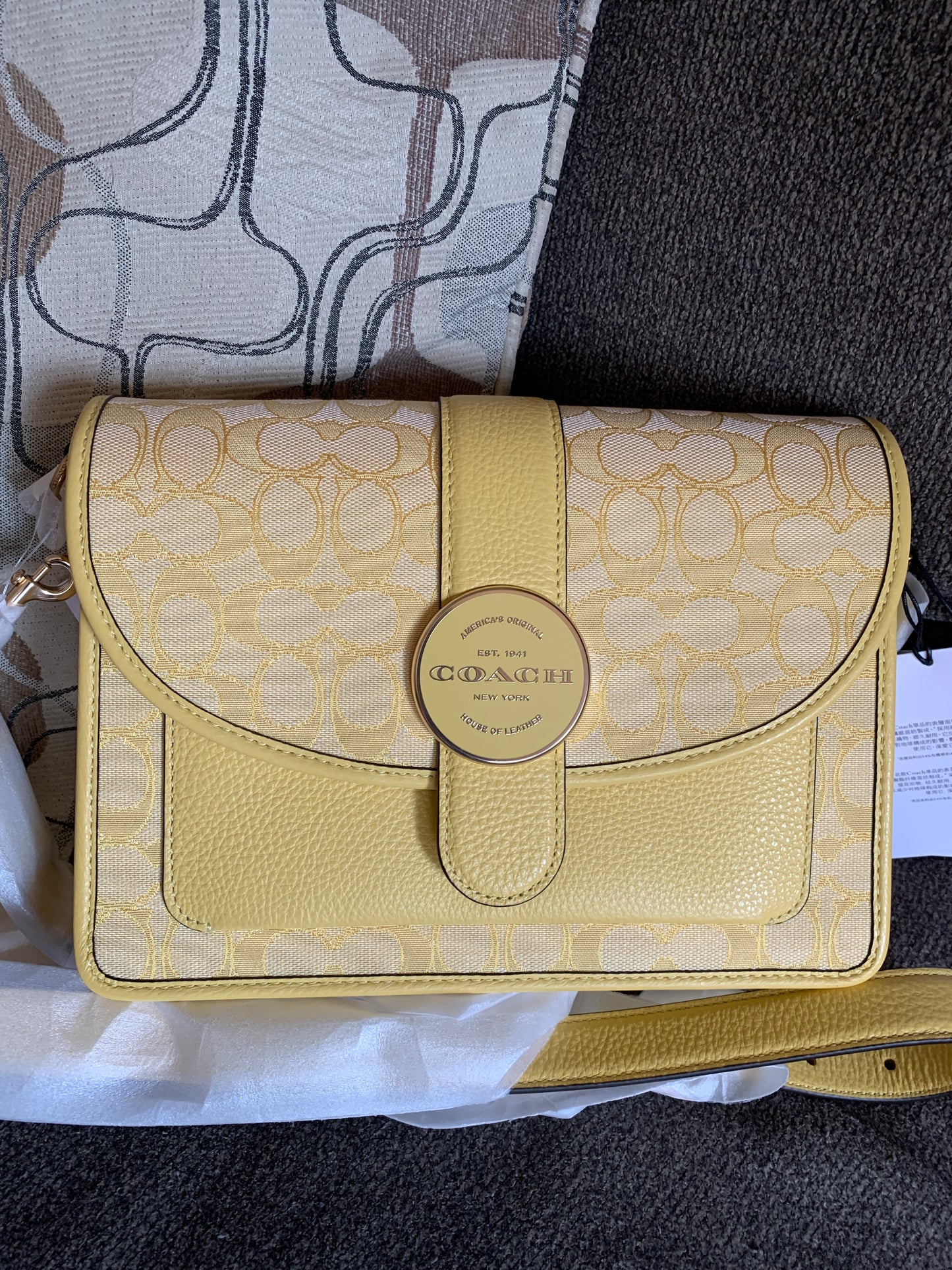Authentic COACH Leather /signature jacquard canvas flap Crossbody
New with tags Ruby Luxury