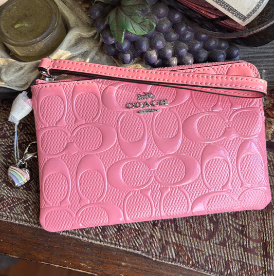 Authentic COACH patent signature leather zip top wristlet with a heart charm  New with tags - Ruby Luxury