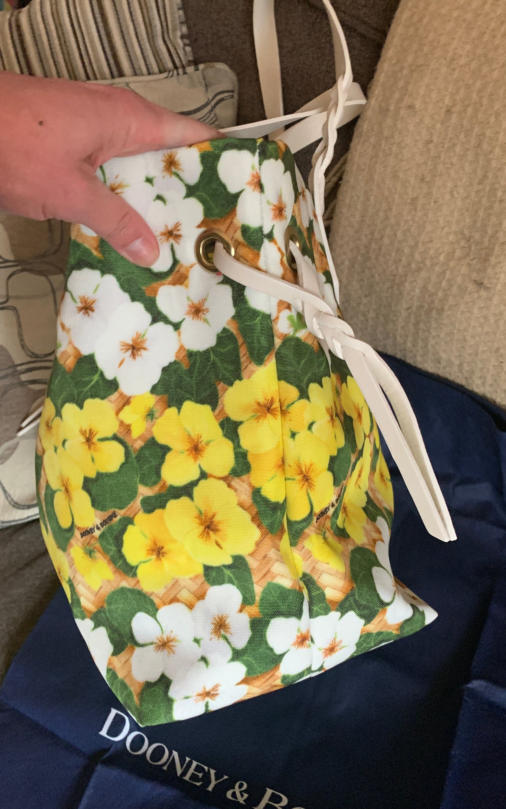 Authentic DOONEY & BOURKE Daisies floral Canvas/leather snap closure tote 
New with tag Ruby Luxury