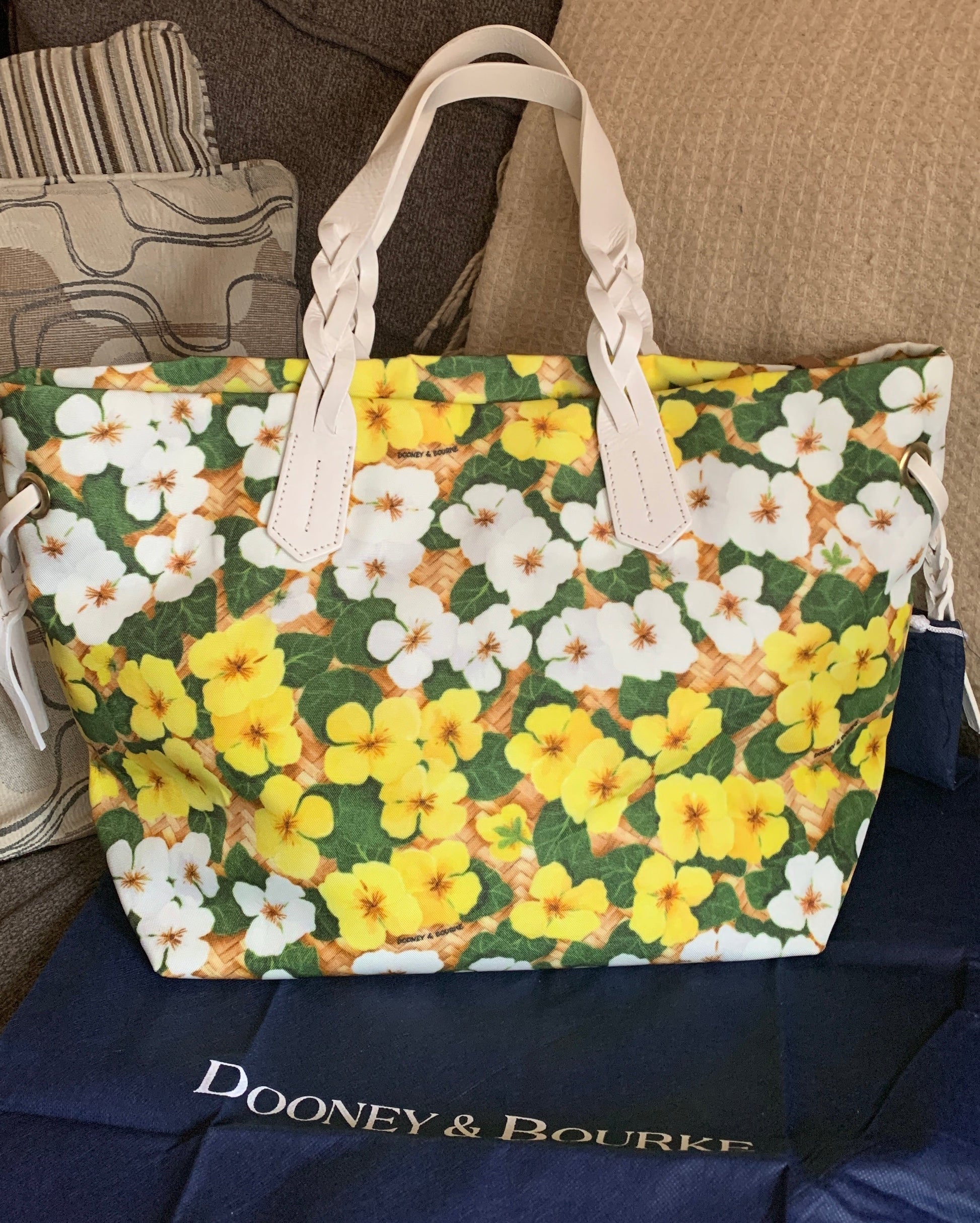 Authentic DOONEY & BOURKE Daisies floral Canvas/leather snap closure tote 
New with tag Ruby Luxury