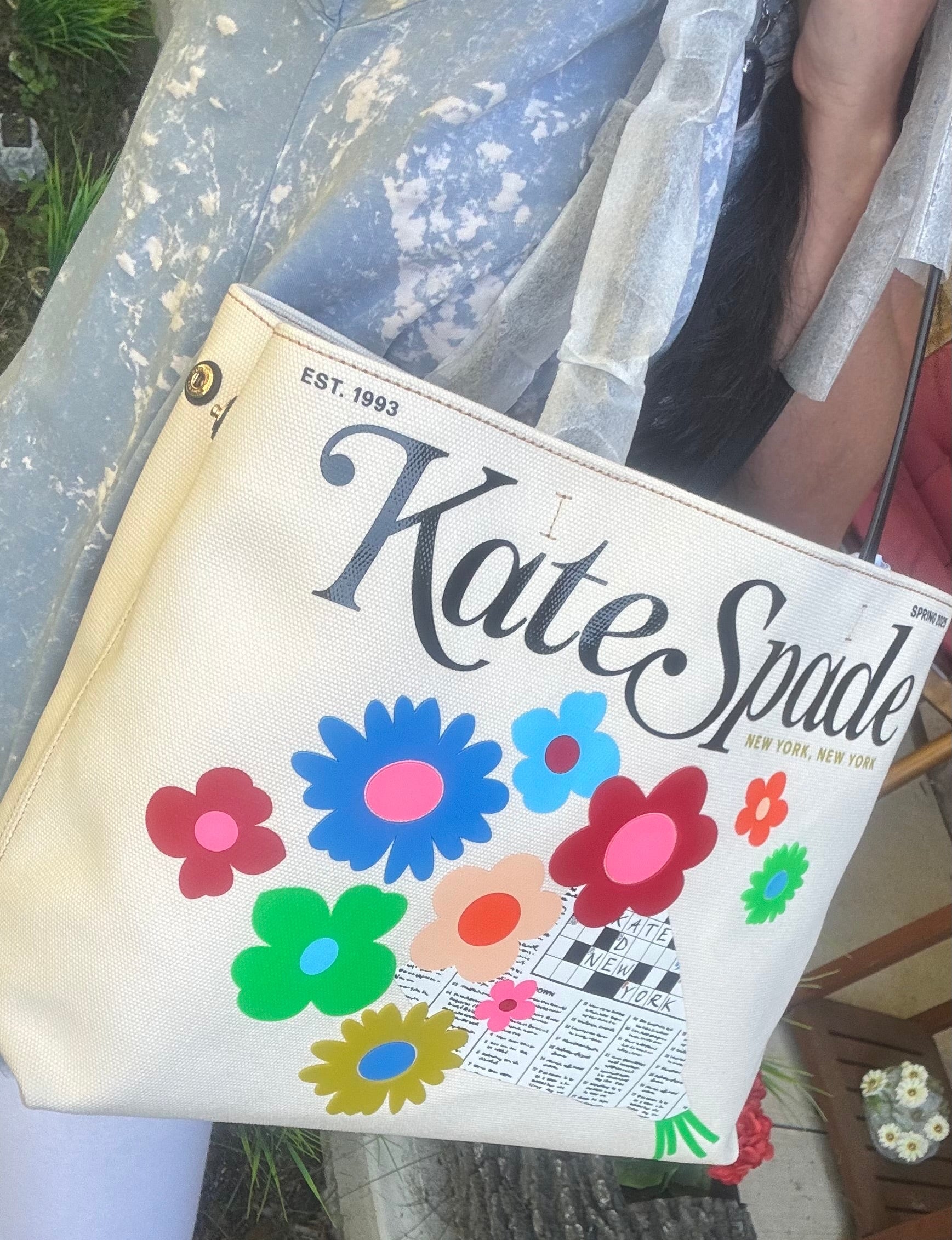 Authentic Kate Spade thick canvas/leather floral snap sides Large Tote Ruby Luxury